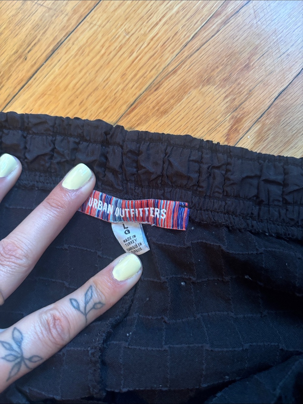 Urban Outfitters Black Textured Pencil Skirt - Picture 2 of 5